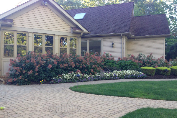 residential drive by Frate landscaping